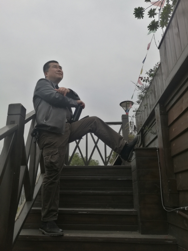 孤单背影的第一张照片--芜湖相亲服务中心