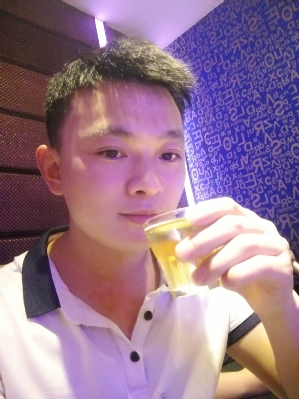 幸福的拥抱的第一张照片--芜湖相亲服务中心