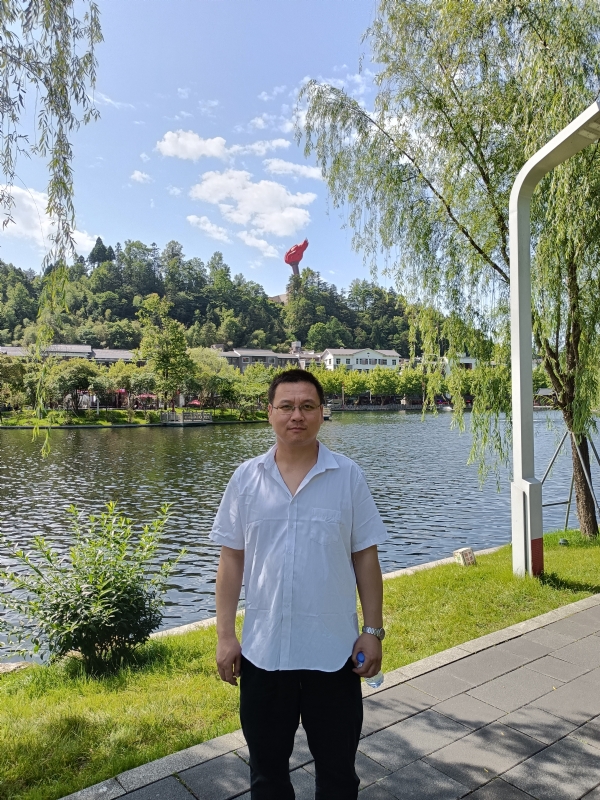 风雨相伴的第一张照片--芜湖相亲服务中心